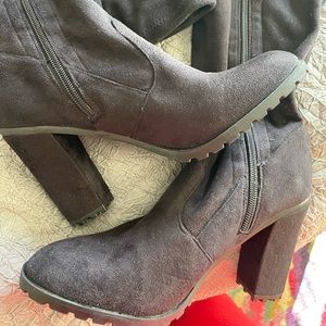 Knee high boots with heel